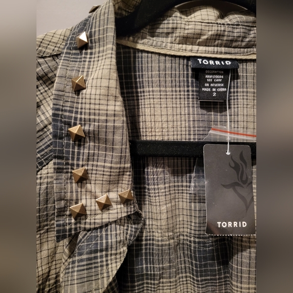 TORRID Green Plaid Studded Button Down Top Size 2 - Picture 5 of 10